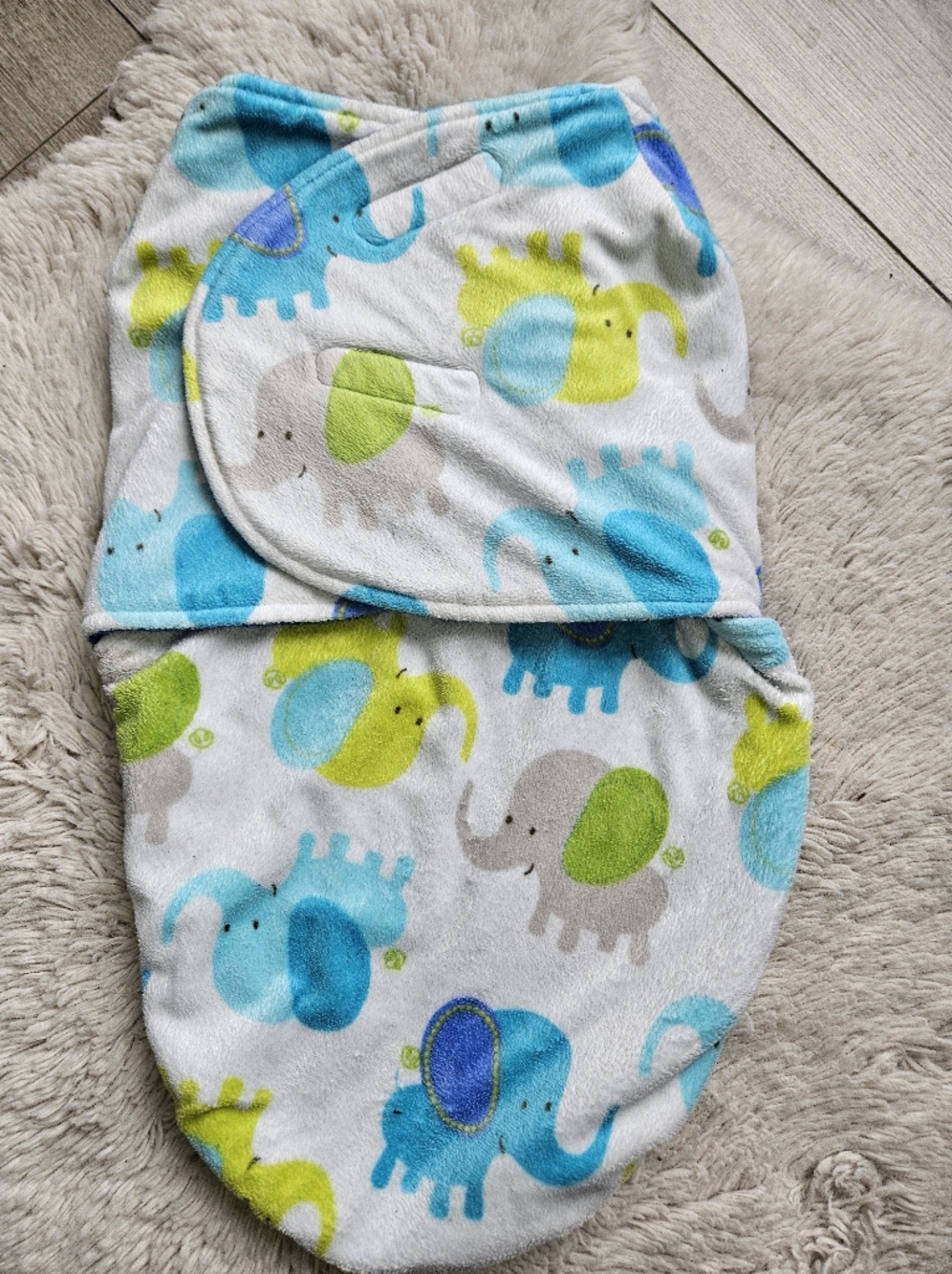 Plush Baby Swaddle Blanket - Blue, Green & Gray Elephant Print - Cozy Infant 🩷